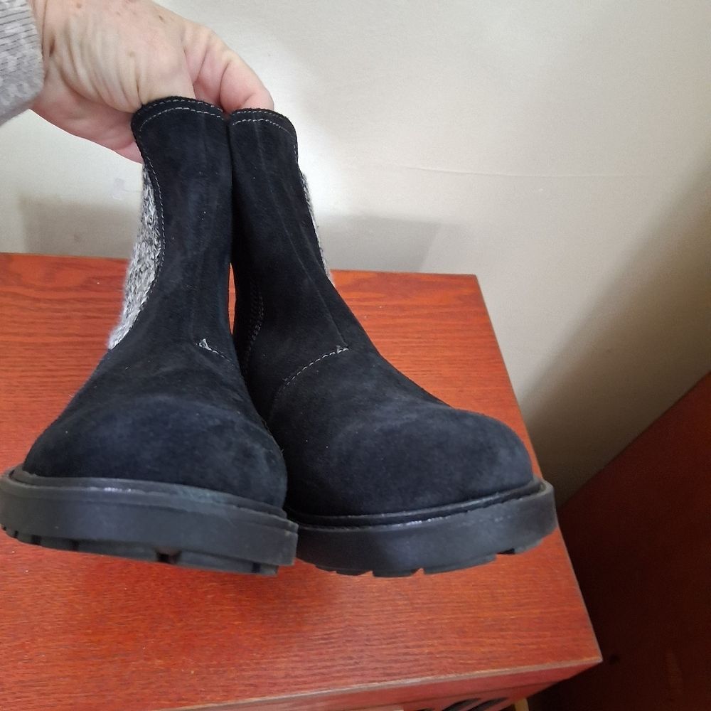 Clarks Women's Opal Sky Black Suede Chelsea Style Side Zip Ankle Boots Sz 8.5M - Picture 8 of 15